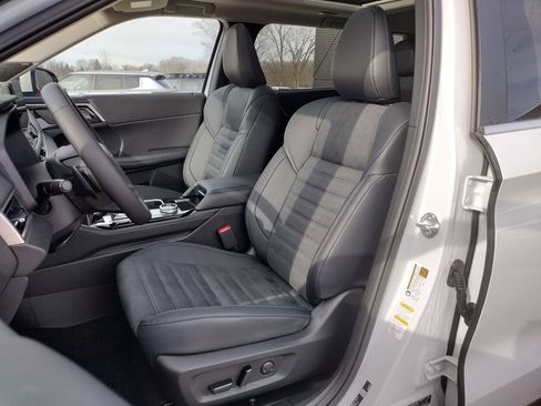 New 2026 Mitsubishi Outlander SE image 8