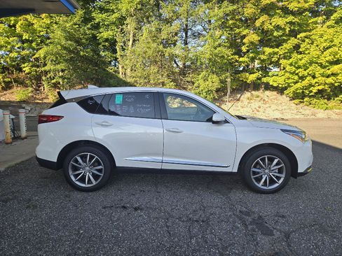 Used 2023 Acura RDX w/ Technology Package AWD/4WD image 2