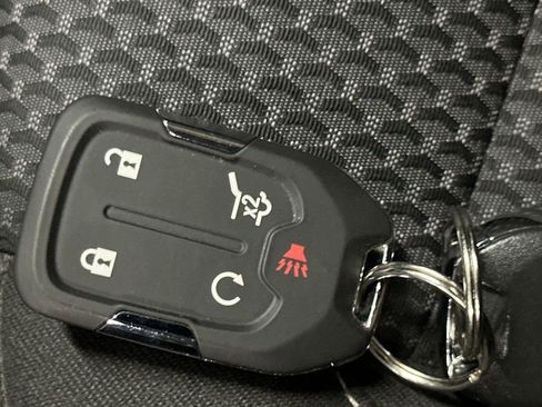 Used 2023 GMC Acadia SLE w/ Driver Convenience Package image 29