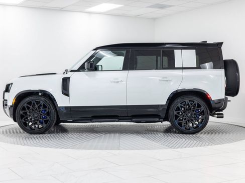 Used 2025 Land Rover Defender 110 X-Dynamic SE AWD/4WD image 3