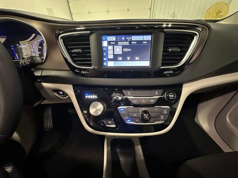 Used 2023 Chrysler Voyager LX FWD image 36