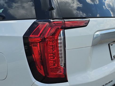 Used 2023 GMC Yukon XL Denali w/ Denali Reserve Package AWD/4WD image 42