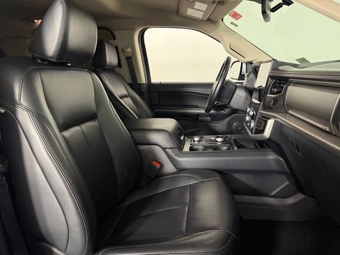 Used 2024 Ford Expedition XLT AWD/4WD image 34