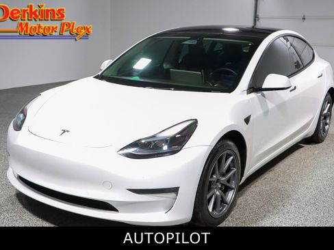 Used 2022 Tesla Model 3 Long Range image 1