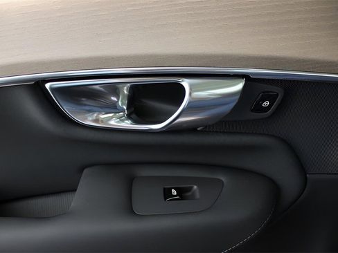 New 2025 Volvo XC90 B6 Core w/ Protection Package image 31