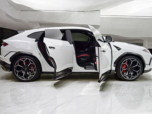 Used 2024 Lamborghini Urus Performante image 12