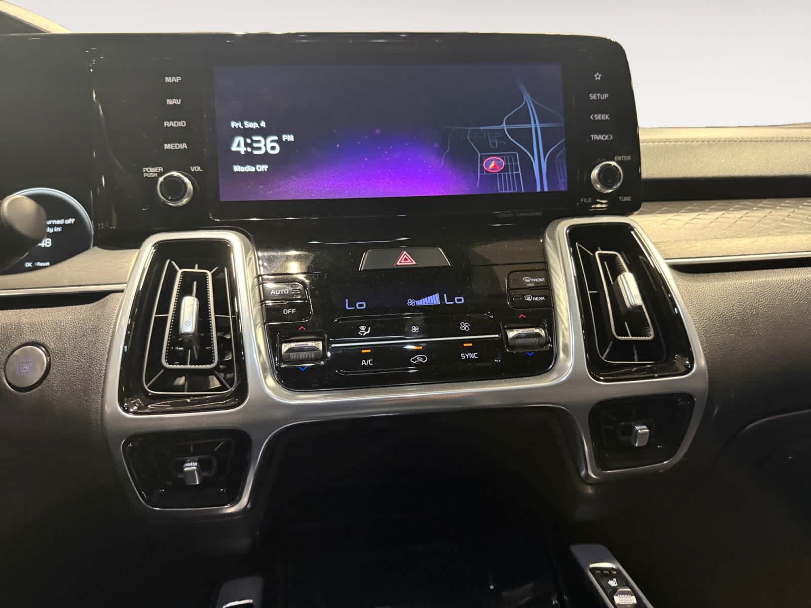 Used 2023 Kia Sorento SX AWD/4WD image 12
