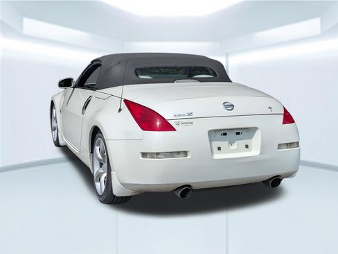 Used 2007 Nissan 350Z Touring RWD image 4