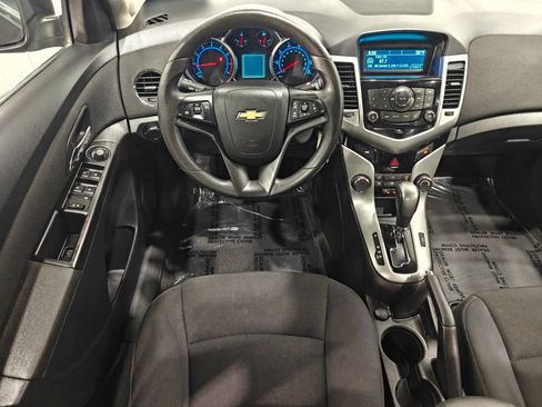 Used 2015 Chevrolet Cruze LT FWD image 4