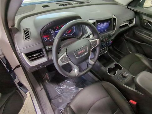 Used 2024 GMC Terrain SLT image 10