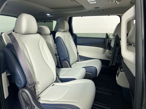 New 2026 Kia Carnival SX FWD image 28