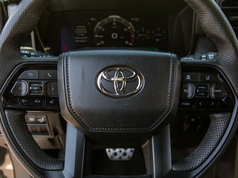 Used 2024 Toyota Sequoia TRD Pro AWD/4WD image 18