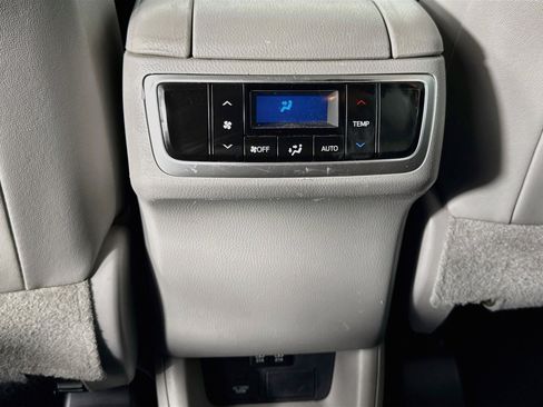 Used 2018 Toyota Highlander XLE FWD image 26