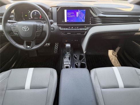 Used 2025 Toyota Camry SE AWD/4WD image 9