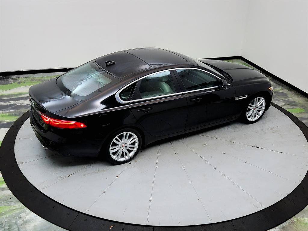 Used 2016 Jaguar XF Prestige RWD image 35