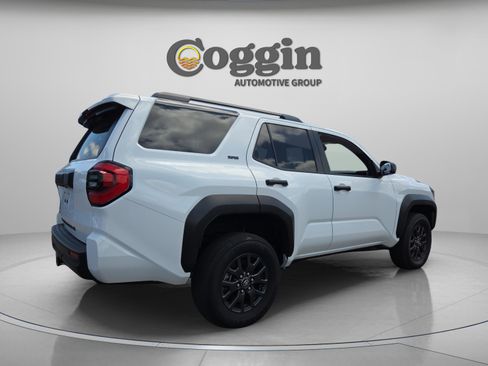 Used 2025 Toyota 4Runner SR5 RWD image 5