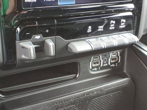 Used 2022 RAM 1500 Laramie AWD/4WD image 32