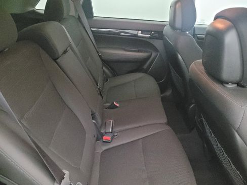 Used 2015 Kia Sorento LX image 19