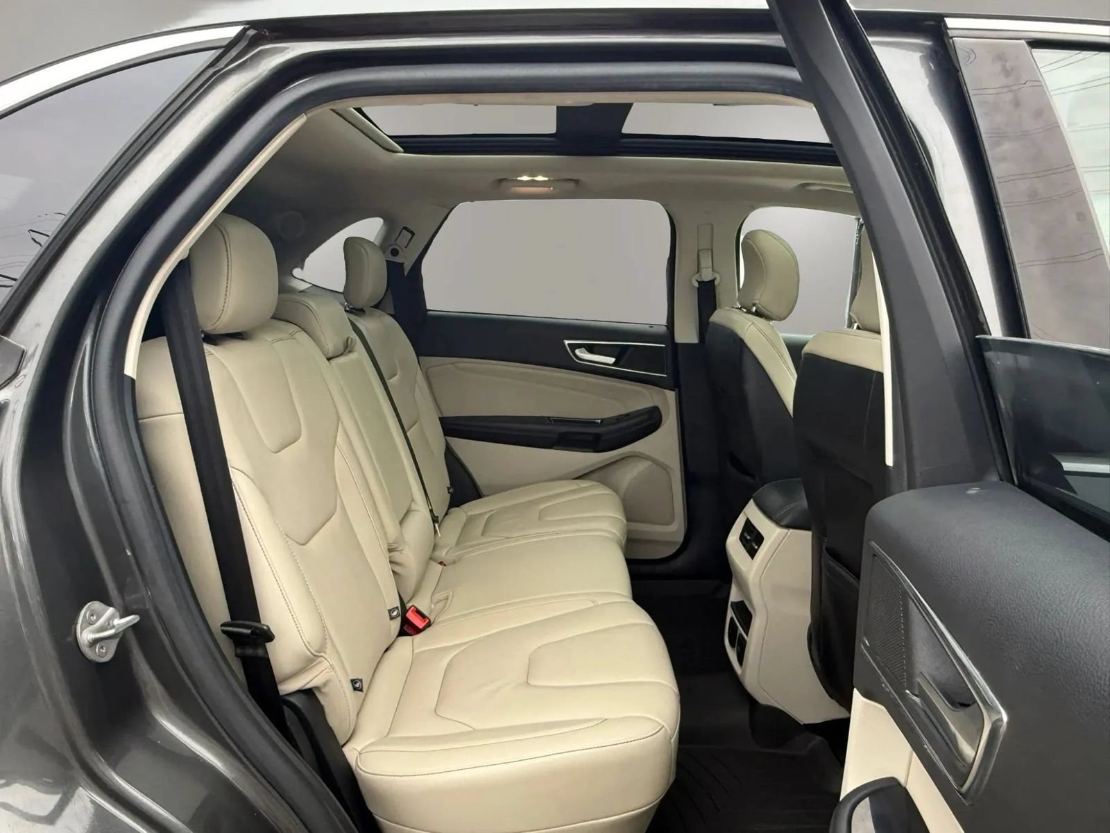 Used 2017 Ford Edge Titanium w/ Technology Package AWD/4WD image 25