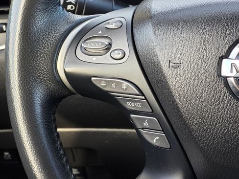 Used 2018 Nissan Pathfinder SV image 22