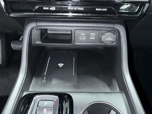 Used 2025 Honda Pilot TrailSport image 34