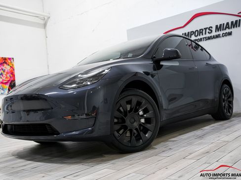 Used 2024 Tesla Model Y Long Range AWD/4WD image 3