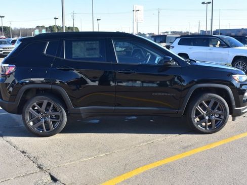 New 2026 Jeep Compass Latitude image 4