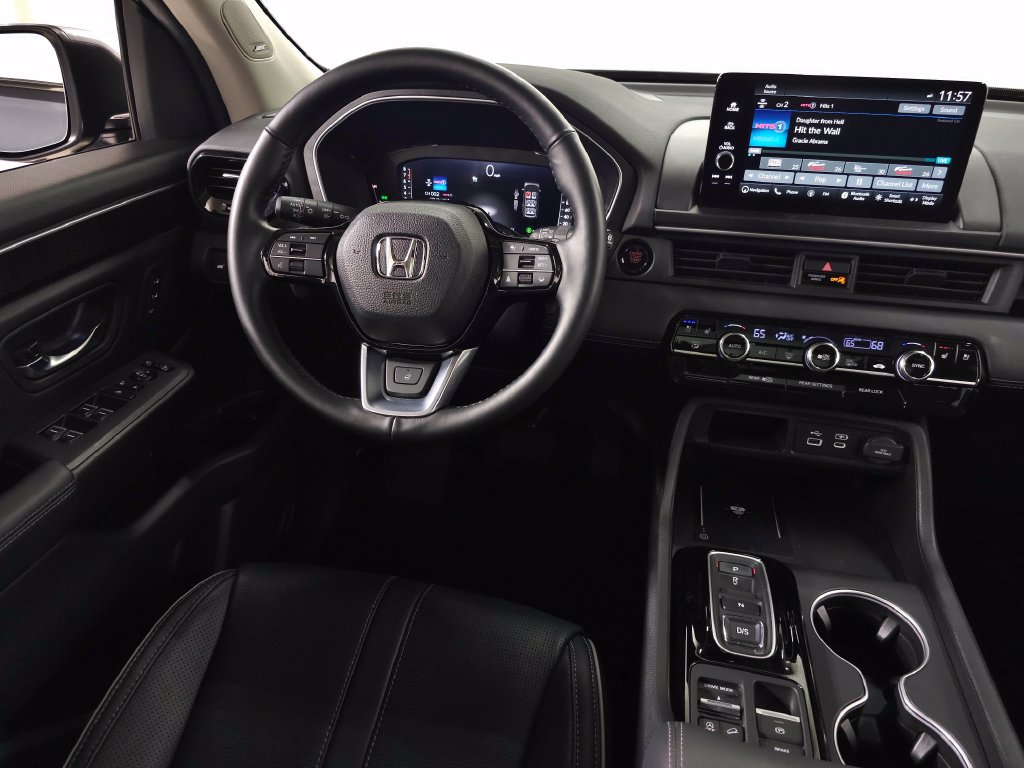 Used 2025 Honda Pilot Elite image 18