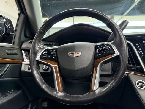 Used 2019 Cadillac Escalade Luxury image 16