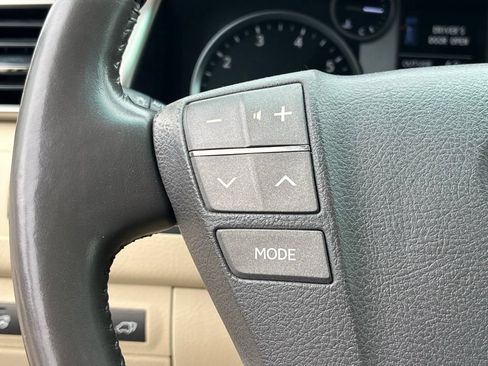 Used 2013 Lexus LX 570 4WD w/ Luxury Pkg image 34