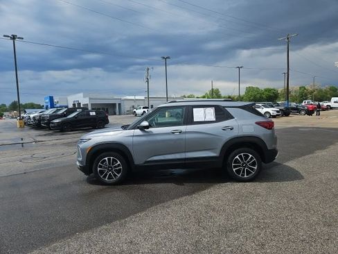 Used 2025 Chevrolet TrailBlazer LT FWD image 9