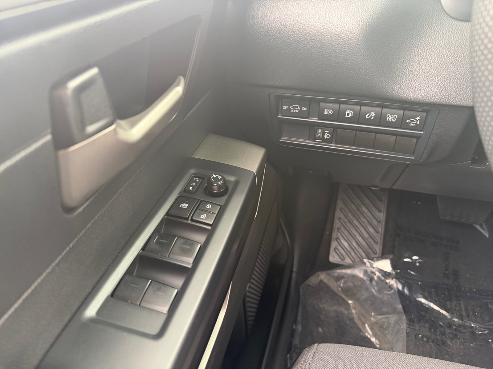 Certified 2025 Toyota Sequoia SR5 AWD/4WD image 23
