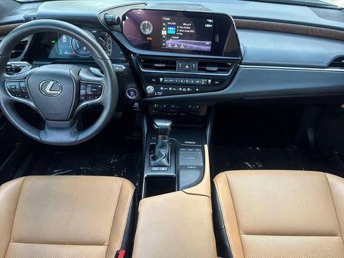 Used 2022 Lexus ES 300h w/ Premium Package image 12