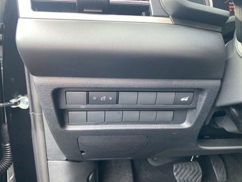 New 2025 Mitsubishi Outlander SE image 19