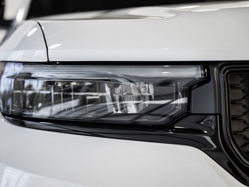 New 2025 Jeep Grand Cherokee Altitude image 12