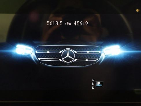 Used 2023 Mercedes-Benz GLS 450 4MATIC image 18