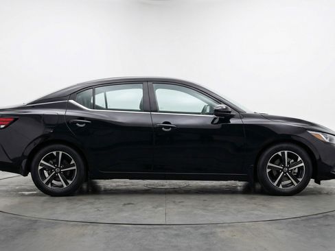 Used 2025 Nissan Sentra SV image 11
