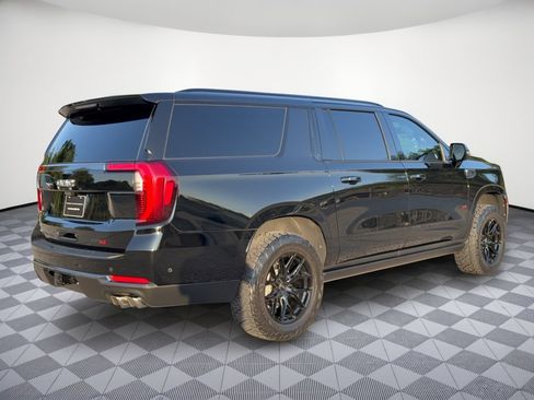 Used 2025 GMC Yukon XL AT4 w/ AT4 Premium Package AWD/4WD image 9