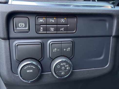 New 2026 Chevrolet Suburban Premier image 18