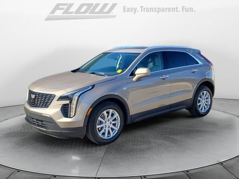 Used 2023 Cadillac XT4 Luxury w/ Cold Weather Package image 4