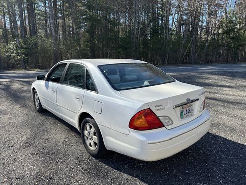 Used 2000 Toyota Avalon XL image 2