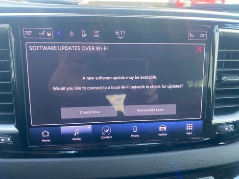 Used 2023 Chrysler Pacifica Touring-L FWD image 18