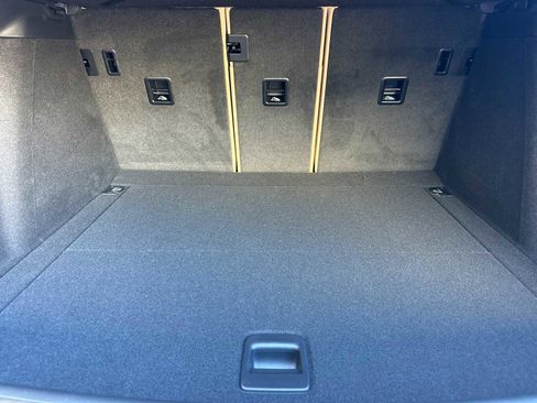 New 2026 Porsche Macan image 16