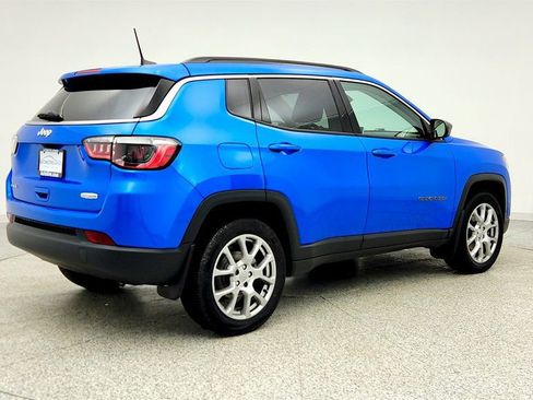 Used 2022 Jeep Compass Latitude w/ Sun and Sound Group image 5