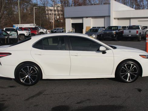 Used 2018 Toyota Camry L image 8