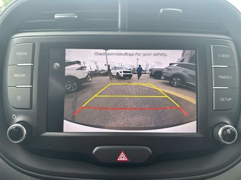 Certified 2023 Kia Soul LX w/ LX Technology Package FWD image 24