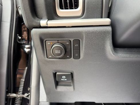 Used 2025 Ford Expedition Active AWD/4WD image 46