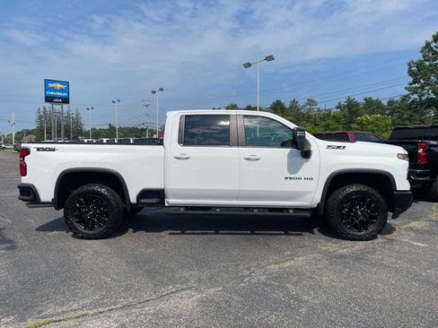 Used 2025 Chevrolet Silverado 2500 LT w/ Trail Boss Package AWD/4WD image 9