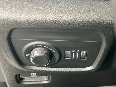 Used 2023 Jeep Grand Cherokee L Laredo image 10