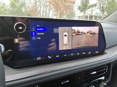 New 2026 Chevrolet Suburban LT image 31